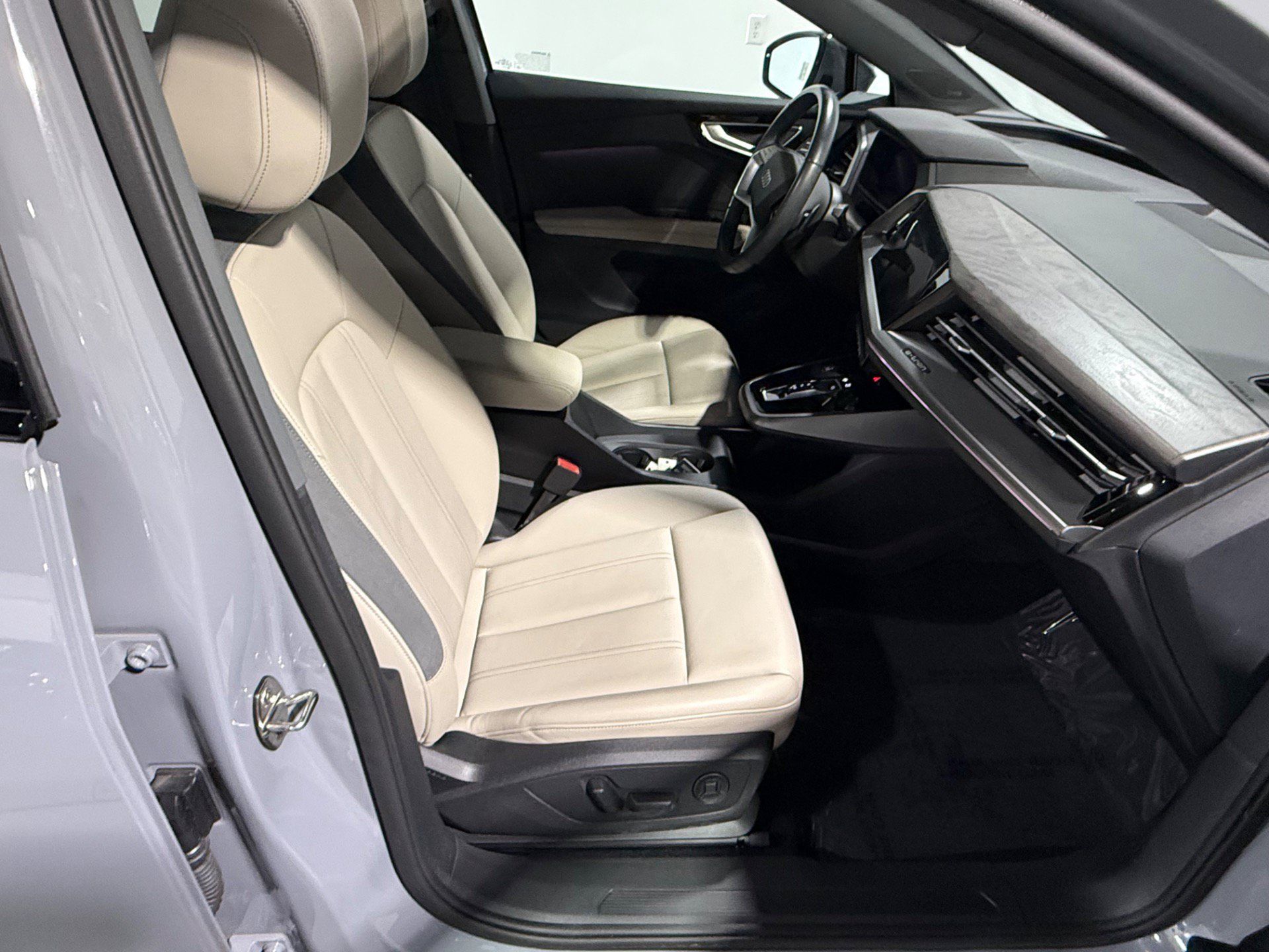 Used 2023 Audi Q4 e-tron Premium Plus w/ Premium Plus AWD/4WD image 42
