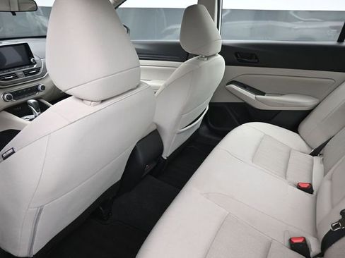 Used 2025 Nissan Altima 2.5 SV image 23