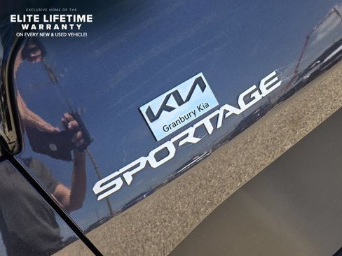 Used 2026 Kia Sportage EX FWD image 9