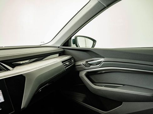 Used 2021 Audi e-tron Premium w/ Convenience Plus Package image 27