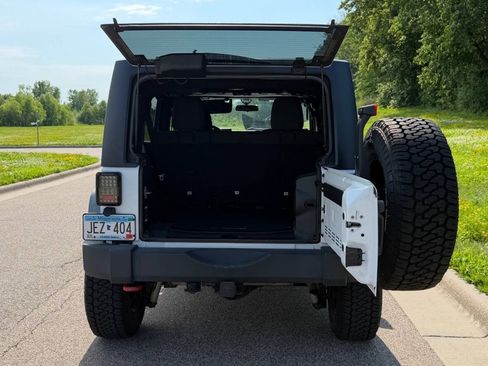 Used 2012 Jeep Wrangler Unlimited Rubicon w/ Dual Top Group AWD/4WD image 5