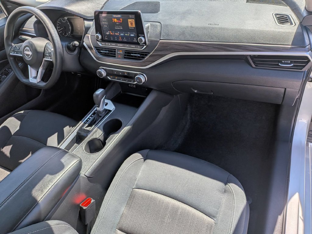Used 2025 Nissan Altima 2.5 SV FWD image 31