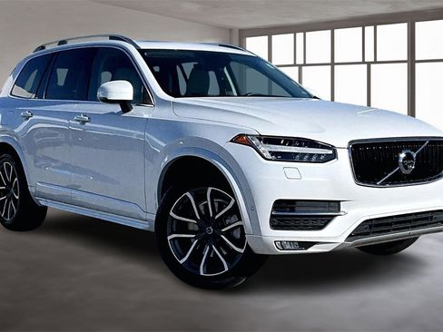 Used 2018 Volvo XC90 T6 Momentum w/ Convenience Package image 11