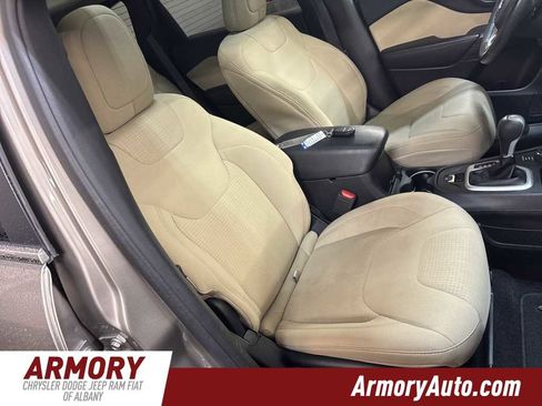 Used 2016 Jeep Cherokee Latitude w/ Comfort/Convenience Group image 42