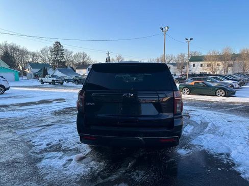 Used 2022 Chevrolet Suburban Z71 w/ Luxury Package image 5