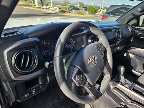 Used 2016 Toyota Tacoma TRD Off-Road w/ Towing Package image 24