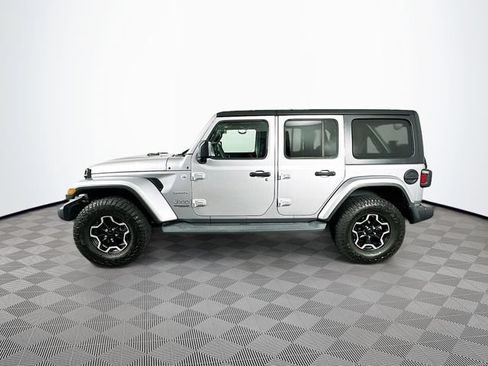 Used 2019 Jeep Wrangler Unlimited Sahara w/ Cold Weather Group AWD/4WD image 8
