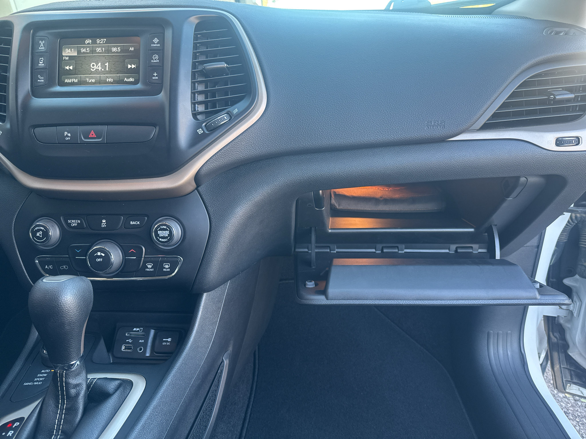 Used 2018 Jeep Cherokee Latitude w/ Safety Group AWD/4WD image 24