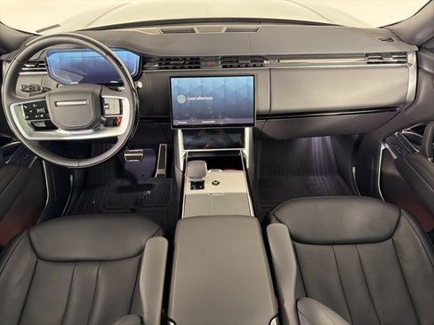 Used 2026 Land Rover Range Rover Long Wheelbase SE image 17