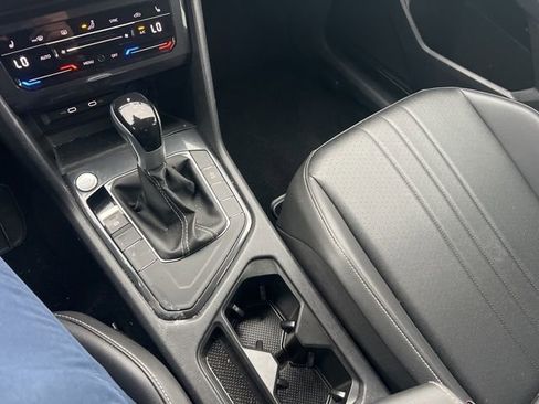 Used 2024 Volkswagen Tiguan SE image 12