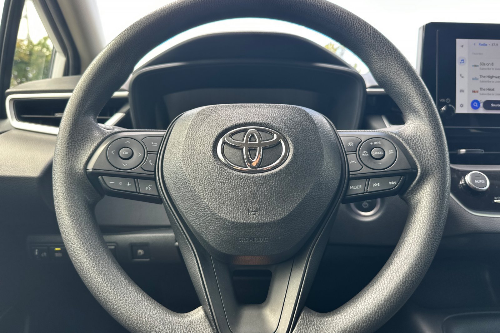 Used 2024 Toyota Corolla LE w/ LE Convenience Package FWD image 22