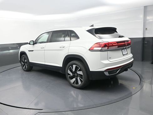 Used 2024 Volkswagen Atlas Cross Sport SE AWD/4WD image 8