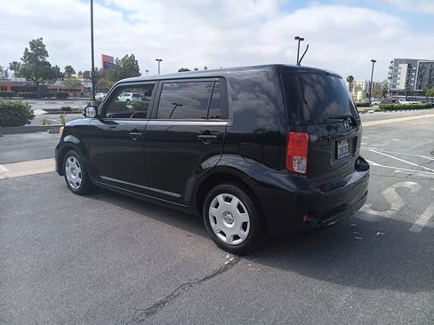 Used 2014 Scion xB Hatchback 4D image 6