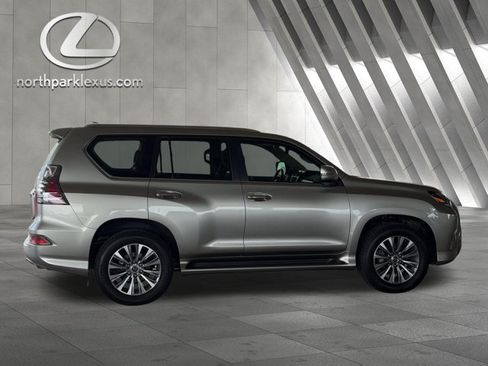 Certified 2020 Lexus GX 460 Luxury w/ Accessory Package AWD/4WD image 4