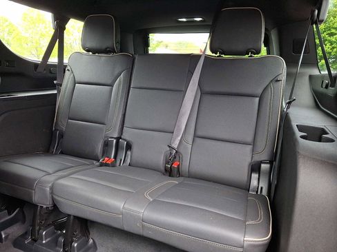 Used 2023 GMC Yukon XL SLT w/ SLT Premium Package AWD/4WD image 14