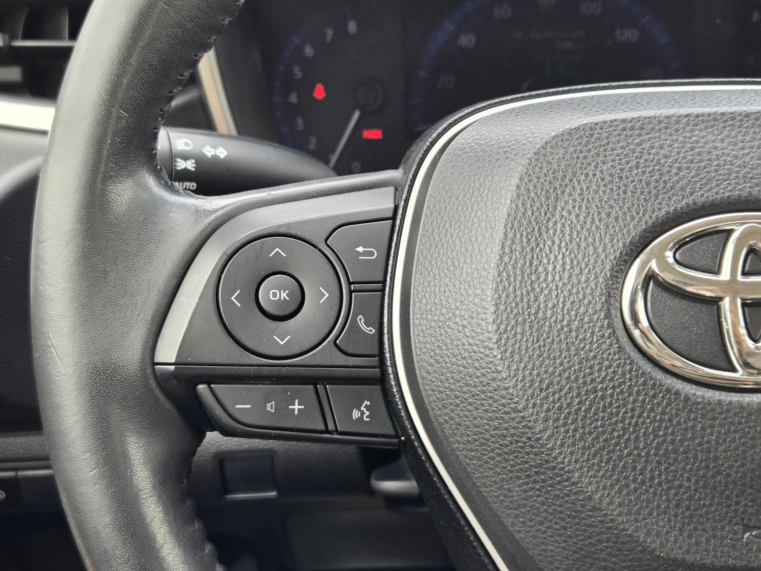 Used 2020 Toyota Corolla XLE FWD image 24