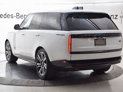 Used 2023 Land Rover Range Rover SE image 4