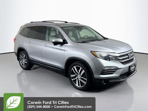 Used 2018 Honda Pilot Touring image 1