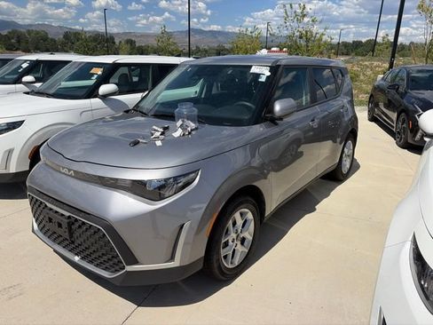 Certified 2025 Kia Soul LX w/ LX Technology Package FWD image 2
