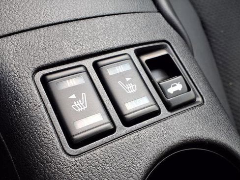 Certified 2024 Nissan Z Performance w/ Heritage Edition image 20