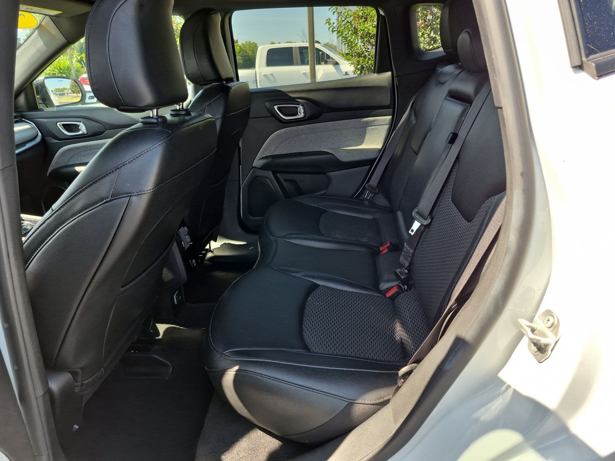 Used 2024 Jeep Compass Latitude AWD/4WD image 17