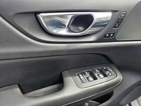 Used 2021 Volvo S60 T5 Momentum w/ Premium Package image 25