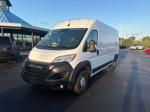 Used 2024 RAM ProMaster 2500 w/ Convenience Group FWD image 4