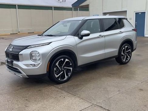 Used 2024 Mitsubishi Outlander SE image 4