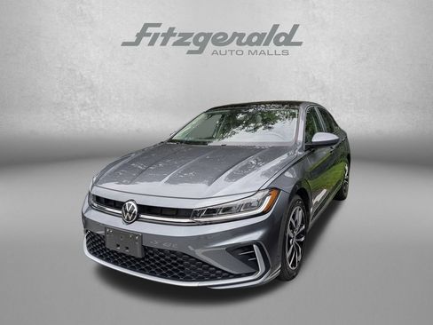 Used 2025 Volkswagen Jetta SE FWD image 3