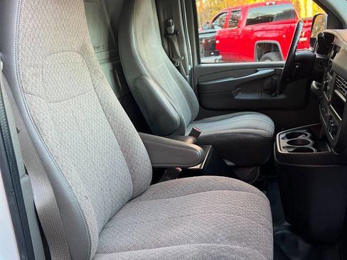 Used 2015 Chevrolet Express 2500 image 24