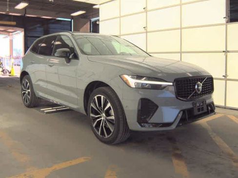 Certified 2025 Volvo XC60 B5 Plus image 2
