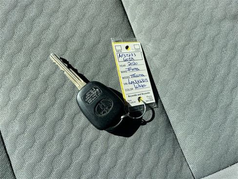 Used 2020 Toyota Tacoma SR image 31