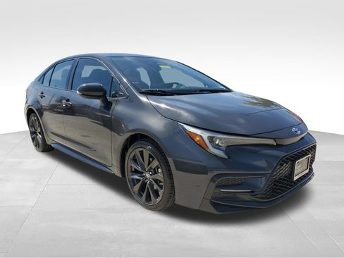 Used 2024 Toyota Corolla SE FWD image 3