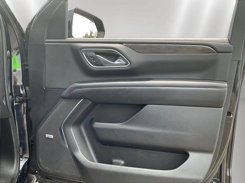 Used 2022 Chevrolet Tahoe Z71 w/ Luxury Package AWD/4WD image 29