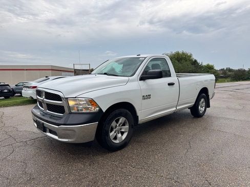 Used 2018 RAM 1500 Express RWD image 10