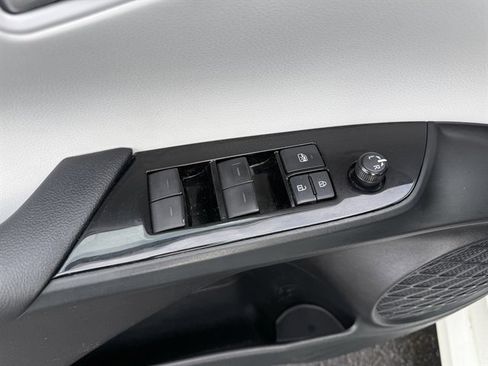 Used 2020 Toyota Prius Prime LE image 33