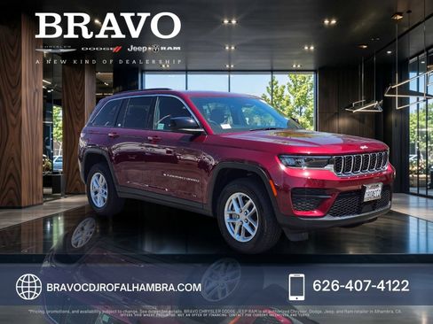 Used 2026 Jeep Grand Cherokee Laredo RWD image 1