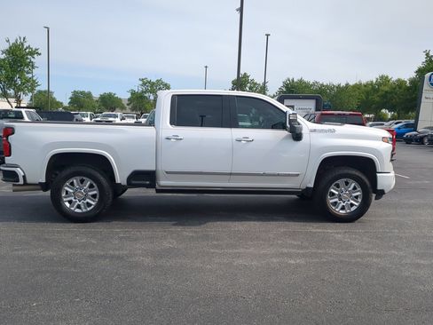Used 2024 Chevrolet Silverado 2500 High Country w/ High Country Premium Package AWD/4WD image 11