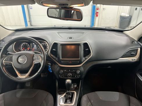 Used 2015 Jeep Cherokee Latitude w/ Trailer Tow Group FWD image 10