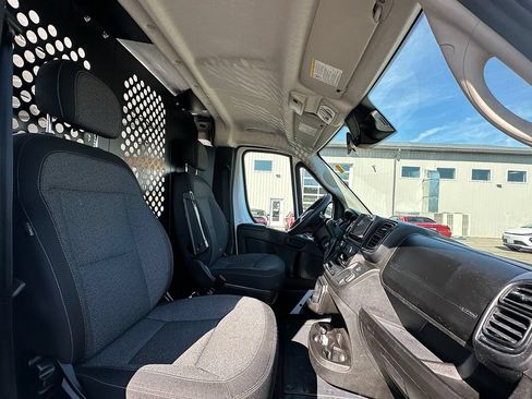 Used 2025 RAM ProMaster 2500 w/ U-Haul Equipment Group FWD image 17