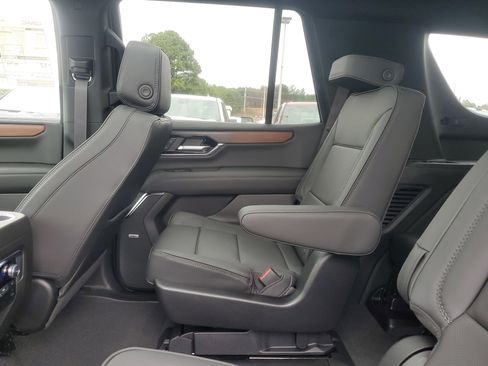 New 2026 GMC Yukon Denali w/ Sun & Power Step Package image 9