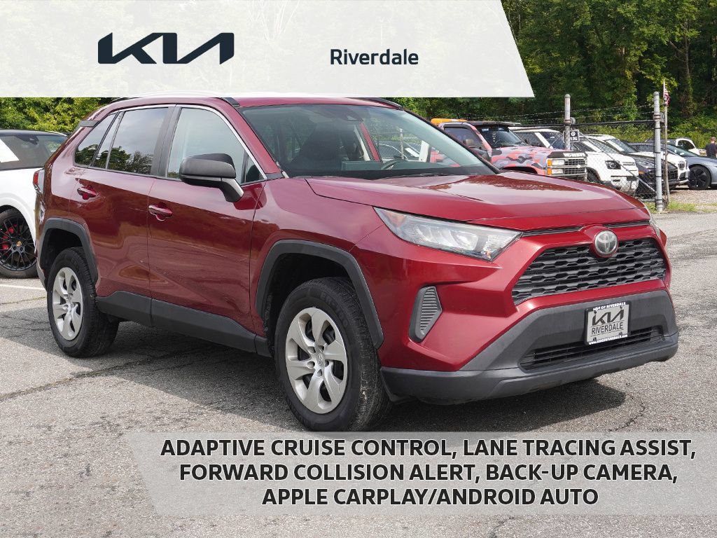 Used 2020 Toyota RAV4 LE FWD image 1