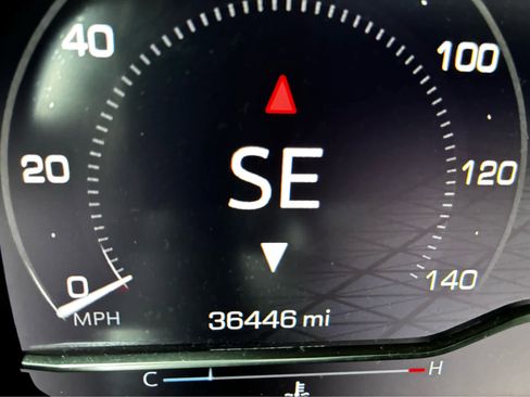 Used 2022 GMC Yukon SLT w/ SLT Premium Package image 21