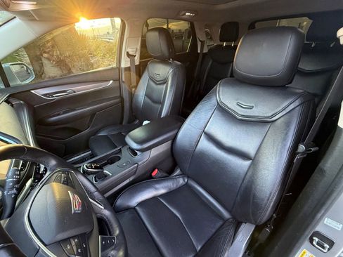 Used 2017 Cadillac XT5 Luxury w/ Driver Awareness Package image 11