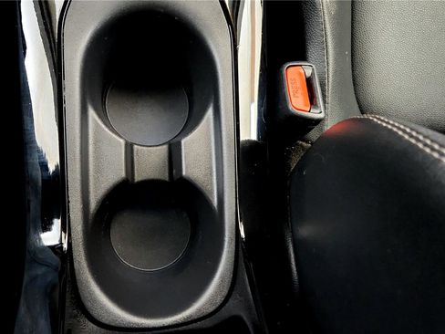 Used 2022 Toyota Corolla Cross XLE image 35