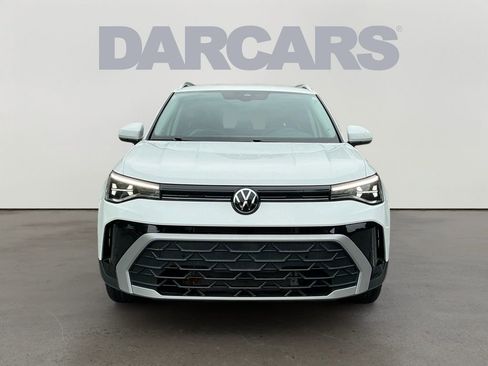Used 2025 Volkswagen Taos SE FWD image 2