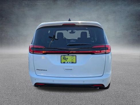 New 2026 Chrysler Pacifica Select FWD image 4