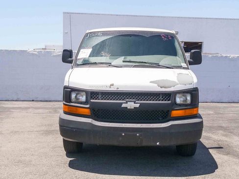 Used 2008 Chevrolet Express 2500 RWD image 2