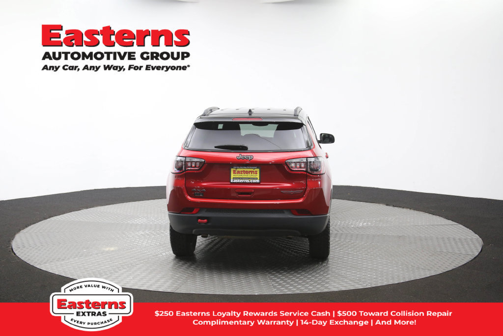 Used 2025 Jeep Compass Trailhawk AWD/4WD image 39