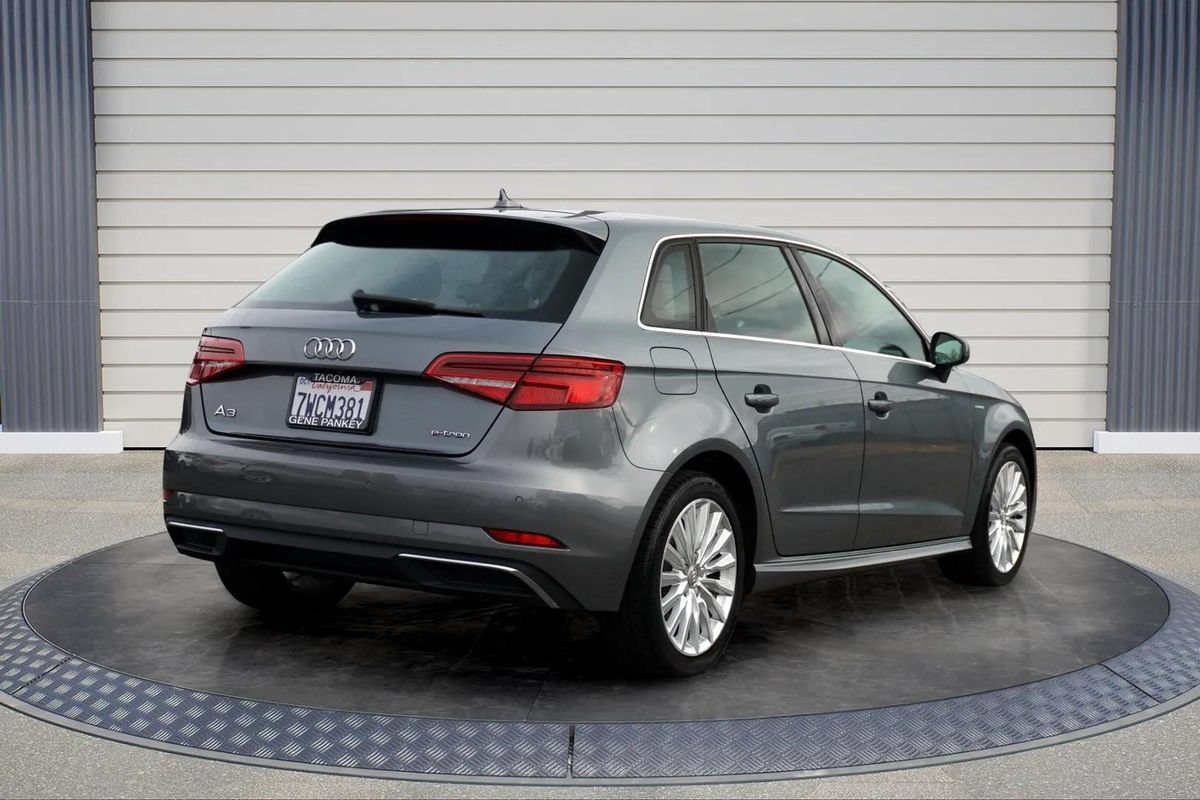 Used 2017 Audi A3 e-tron Prestige FWD image 7